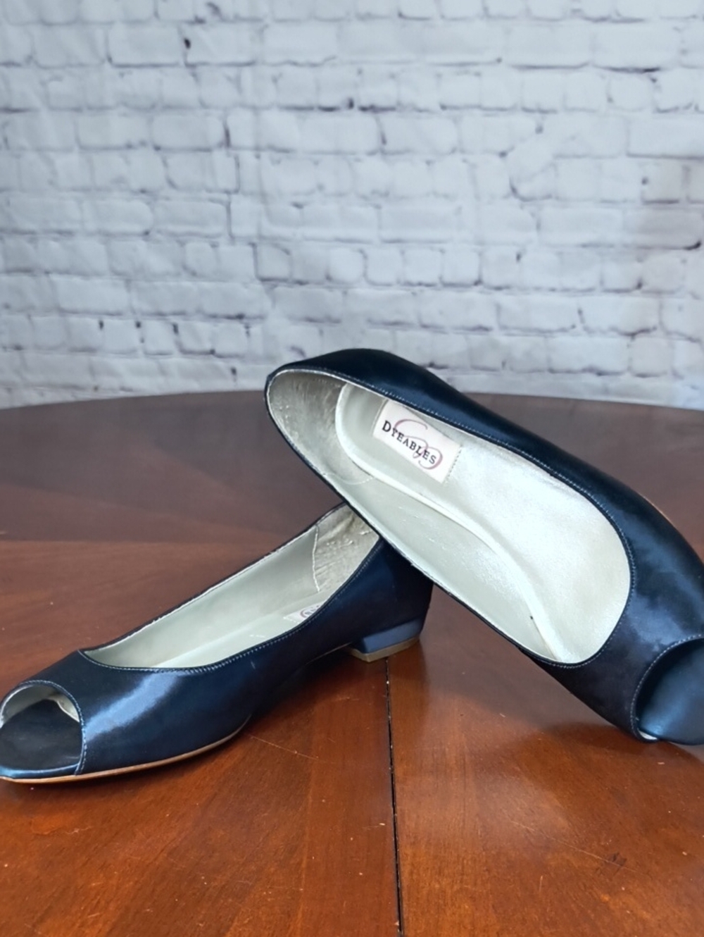 Black Peep-Toe White Satin Flats Mini Wedge Leather Sole by Dyeables Size 9.5 AY